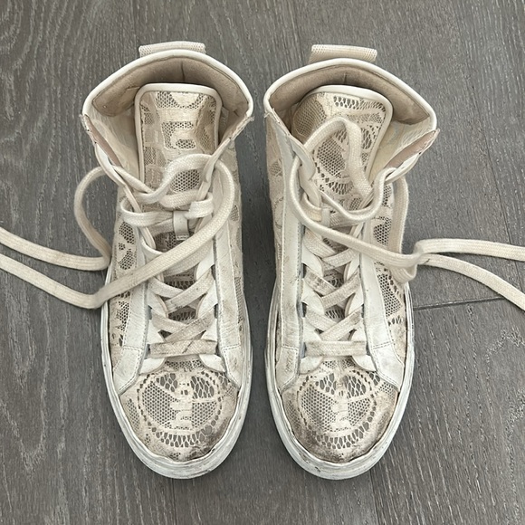 CHLOÉ
Lauren Beige Lace High Top Sneaker - Picture 2 of 8